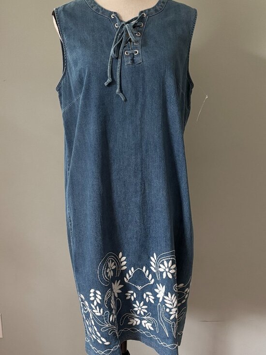 Westport 1962 Dresses & Skirts - Westport 1962 Chambray Lace-Up Embroidered Shift Dress Size 12 NWT